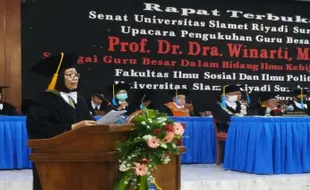 Winarti Dikukuhkan Jadi Guru Besar Ilmu Kebijakan Publik Unisri Solo