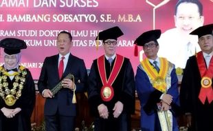 Ketua MPR Bergelar Doktor, Penguji Disertasi Menkopolhukam dan Menkumham