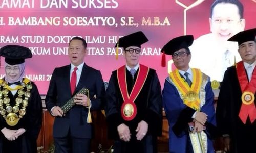 Ketua MPR Bergelar Doktor, Penguji Disertasi Menkopolhukam dan Menkumham