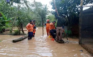 Air Sungai Meluap, Ratusan Rumah di Banyubiru Semarang Terendam Banjir