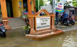 Hampir Tiga Pekan Banjir di Pati Belum Surut, Warga Bertahan di Pengungsian