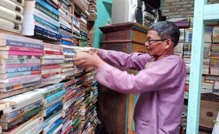 Cerita Penjual Buku Bekas Salatiga, Temukan Lukisan Sukarno hingga Karya Pram