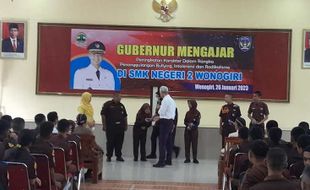 Berani Bertanya ke Gubernur Ganjar, 5 Siswa SMKN 2 Wonogiri Dapat Handphone 