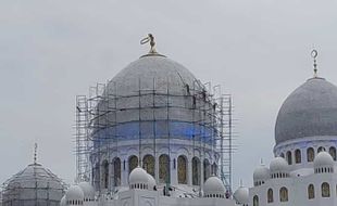 Tak Ada Korban pada Kejadian Ornamen Masjid Sheikh Zayed Solo Rusak