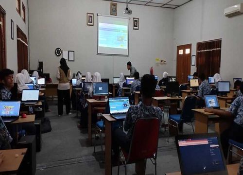 Keren! Siswa SMP Batik Solo Belajar Coding Bareng Educourse.id