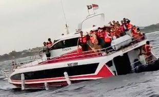 Kapal Tenggelam Akibat Lambung Bocor, Puluhan Wisatawan Mancanegara Selamat