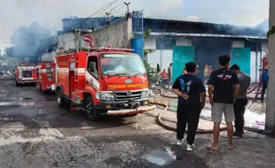 Pagi Ini, Pabrik Gaplek di Palur Karanganyar Terbakar, Penyebab Belum Diketahui