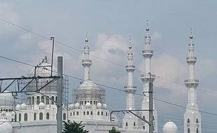 Kapan Dibuka Tak Jelas, Masjid Raya Sheikh Zayed Belum Diserahkan Kontraktor