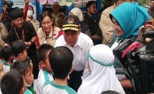 Dinar Indah Semarang Rawan Banjir, Menko PMK: Warga Tak Perlu Direlokasi