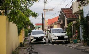 Pemilik Mobil Minta Larangan Parkir di Jalan Kampung Solo Tak Dipukul Rata