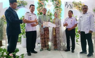 Kaget! Pengantin di Tumang Boyolali Tiba-Tiba Dapat Kado Pernikahan dari Camat