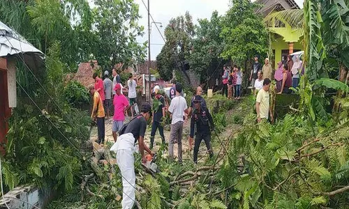 Puting Beliung Terjang 3 Kecamatan di Boyolali, Belasan Rumah Rusak