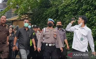 Ada Rak Emas di Rumah Ferdy Sambo, Terdapat Botol Diduga Berisi Miras