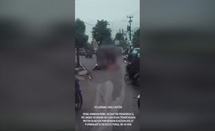 Detik-detik Pengendara Terlindas Kendaraan Berat di Purwakarta Terekam Video