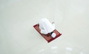 Sama-sama Dilakukan di Pagi Hari, Ini Beda Salat Syuruq dan Duha