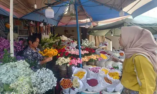 Lintas Generasi Bakul Pasar Kembang Solo: Dulu Jual Manual, Sekarang via TikTok