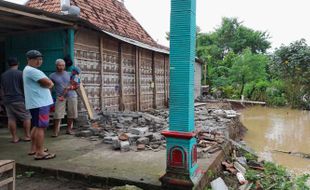 2 Rumah di Tenggak Sragen Ambrol Terbawa Arus Bengawan Solo, Warga Masih Waswas