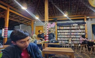 Uniknya Kafe Bukuku Lawas Solo, Tawarkan Konsep Kedai Kopi dan Bookshop