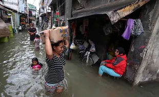 Sungai Ciliwung Meluap, Puluhan RT di Jakarta Terendam Banjir