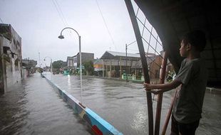 Penampakan Sungai Jenes Solo Meluap, Ratusan Rumah Terendam