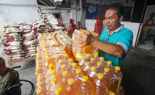 Aksi Berbagi Perum Bulog Salurkan Sembako ke Panti Rehabilitasi ODGJ di Solo