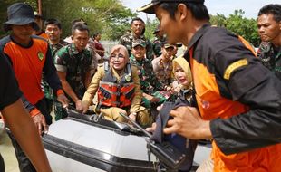 Banjir Capai 1,7 Meter, Bupati Grobogan Naik Perahu Karet ke Desa Terparah