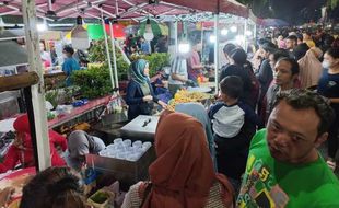 Takut Tergeser Pedagang Lain, PKL CFN Klaten Rela Tunggui Lokasi dari Pagi