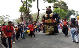 Meriah! Ribuan Warga Salatiga Antusias Saksikan Kirab Budaya Cap Go Meh 2023