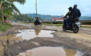 Jalan di Klaten Rusak gegara Proyek Tol, PT JMM Pastikan Perbaikan Bertahap