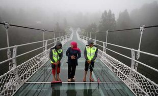 Jembatan Kaca Seruni Point Gunung Bromo Masuki Finishing, Dibuka Oktober 2023