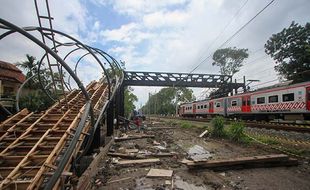 Girder JPO Manahan-Purwosari Solo Telah Terpasang