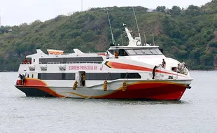 Evakuasi KM Express Priscillia Mati Mesin di Teluk Tomini, 85 Penumpang Selamat