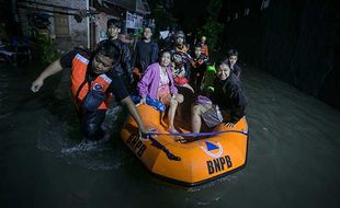 15 Kelurahan di Solo Terendam Banjir, Ribuan Warga Mengungsi