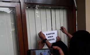 Buntut Tuntutan Demo Mahasiswa FKOR UNS, Kantor MWA UNS Disegel