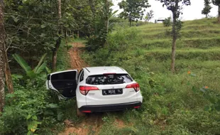 Mobil HRV Putih Nyasar di Tengah Hutan Pati, Camat Tambakromo Ungkap Keanehan