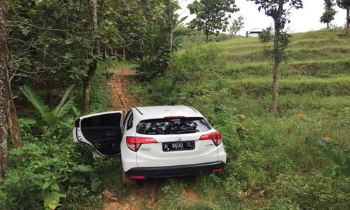 Viral Mobil Nyasar di Tengah Hutan Pati, Warga: Sopir Dialihkan ke Jalan Gaib