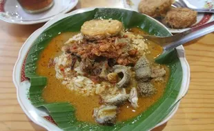 Mencicipi Nasi Gandul, Kuliner Legendaris di Pati yang Rasanya Mantap Betul