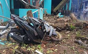 1 Motor Hancur dan Rumah Rusak Tertimpa Pohon di Boyolali, Begini Kondisinya