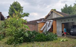 Puting Beliung Rusak Puluhan Rumah di Ngemplak Boyolali, 1 Anak Dilarikan ke RS