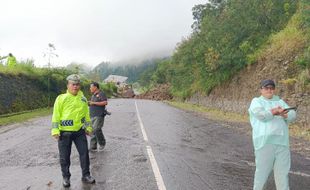 Hujan Lagi, Ada Potensi Longsor Susulan di Jalan Tembus Tawangmangu-Sarangan