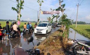 Jalur Masaran-Plupuh Sragen Tergenang Luapan Bengawan Solo, Lalin Buka Tutup