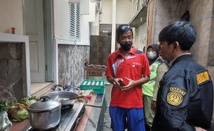 Pengungsi Mulai Pulang, Sebagian Dapur Umum Pasar Kliwon Solo Masih Beroperasi