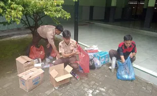 Siswa SMK Sukowati Sragen Bersedekah ke Panti Asuhan Lewat Bank Sampah