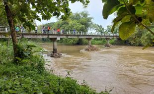 Warga Karangdowo Klaten Hilang sejak Minggu, Sukarelawan Sisir Sungai Dengkeng