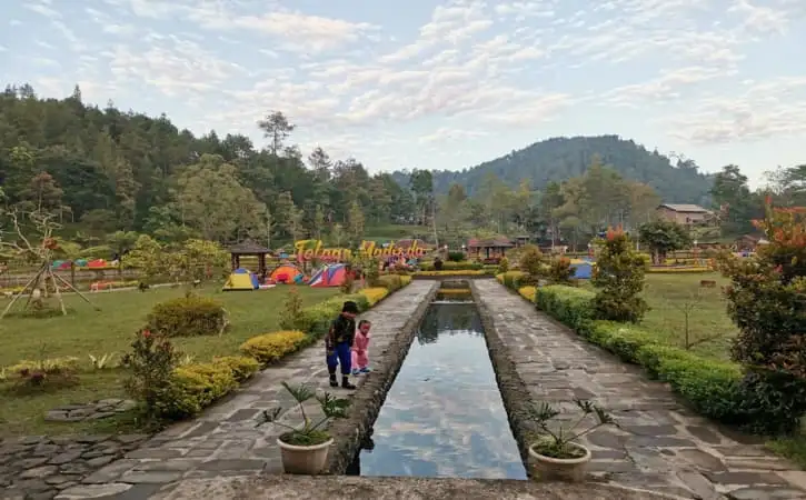 Pengelola Objek Wisata di Karanganyar Tidak Naikkan Harga Tiket Saat Libur Natal