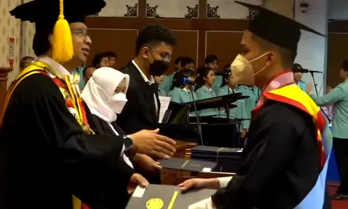 Wow... Mahasiswa UNS Raih Gelar Doktor di Usia 26 Tahun