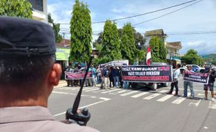 Limbah Industri Pemindangan Cemari Sungai, Puluhan Warga Trenggalek Unjuk Rasa