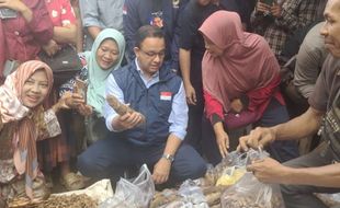 Safari Politik ke Pasar di Lampung, Anies Disambati Daya Beli Masih Rendah