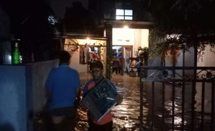 Sungai Bengawan Solo Meluap, Kelurahan Sewu dan Jebres di Solo Banjir