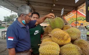 Serbu! 5.000 Buah Durian Dijual Murah Meriah di Bazar Selogiri Wonogiri